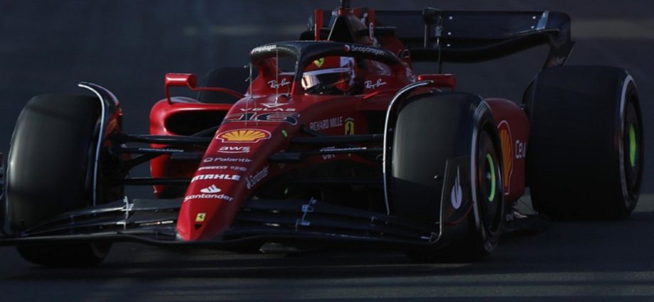 La Ferrari in pista sul circuito dell'Arabia Saudita