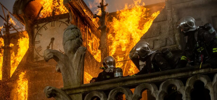 Notre-Dame in fiamme su Sky