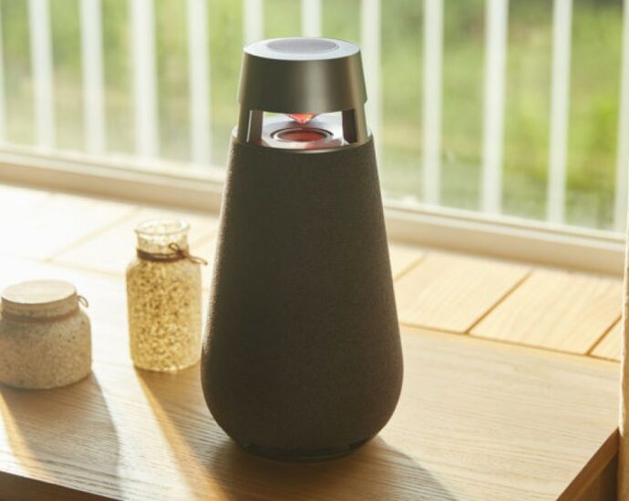 LG XBOOM 360 XO3