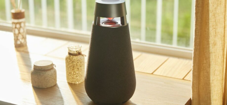 LG XBOOM 360 XO3